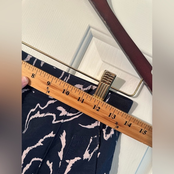 ATHLETA 4 PETITE Vienna Straight Leg Navy Print Cargo Stretch Center Seam Pocket - Picture 6 of 14